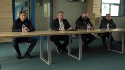 Започна ключовата среща в Левски
