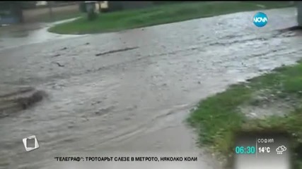 Градушки и ураганен вятър връхлетяха страната
