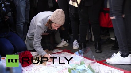 USA: Mourners honour victims of Paris attacks in Washington Square Park