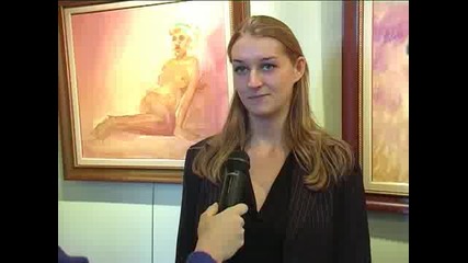 19 - годишна художничка разпродава четвърта самостоятелна изложба 