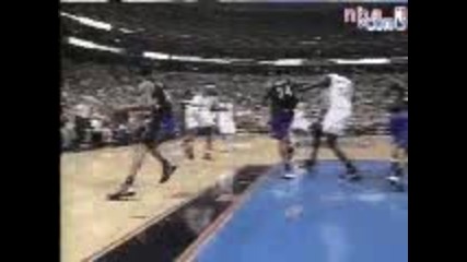 Allen Iverson Забива Над Vince Carter!