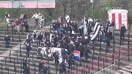 Радостта на "белите" след гола на Тасев
