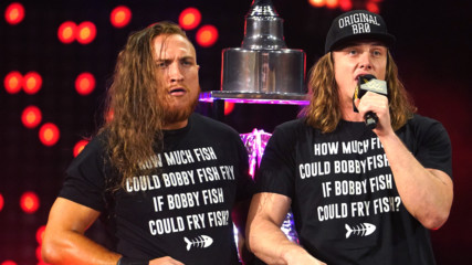 Matt Riddle leads NXT Universe in “Fishy” sing-a-long: NXT TakeOver: Portland (WWE Network Exclusive)