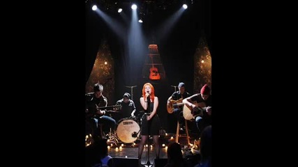 Paramore - Turn It off (acoustic) 