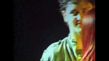 Beso Dy cc.. { }