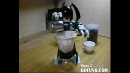 Мини робот прави кафе