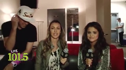Selena_gomez_with_lady_la_and_jd