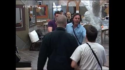 Давид предизвиква съквартирантите и Боян му налита на бой - Big Brother Family 02.04.2010 