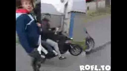 Диваци със скутери...