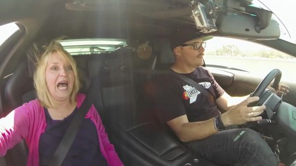 Безценни реакции на възрастни дами возени в Lamborghini