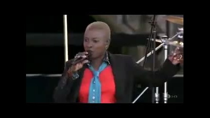 Angelique Kidjo - Agolo ( live ) 