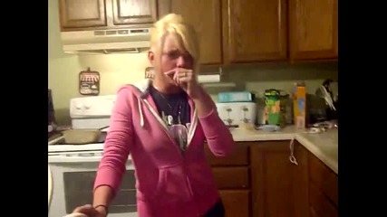 blonde beats cinnamon challenge