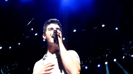 When You Look Me In The Eyes - Jonas Brothers ( Hartford ) 