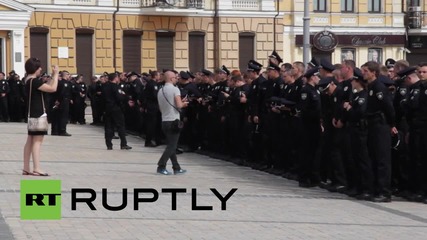 Ukraine: Kiev's Western-trained police officers sworn are sworn in