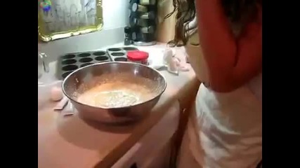 Baking Fail - stupid girl gets her hair stuck in blender
