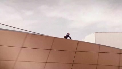 Chris Pfeiffer Кара из сградата на Bmw