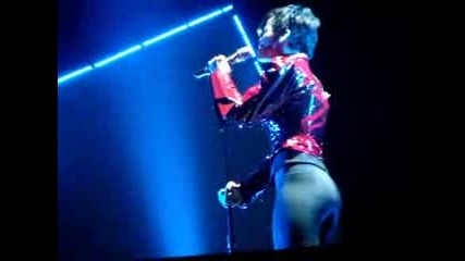 Rihanna - Live At Chicago