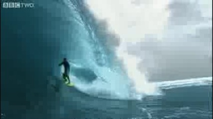 Професионален сърфист,  хубава вълна