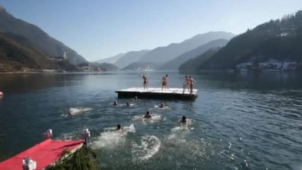 Ледено забавление: Да плуваш в смразяваща вода