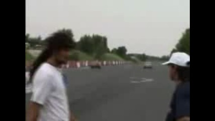 lada vs ferrari голям смях!! 