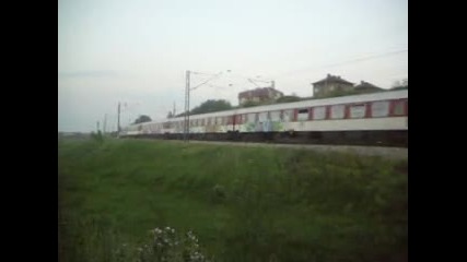 Влак 2626 с 15 вагона.