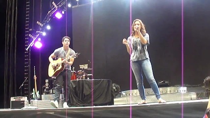 Demi Lovato and Nick Jonas - Catch me in Montreal 