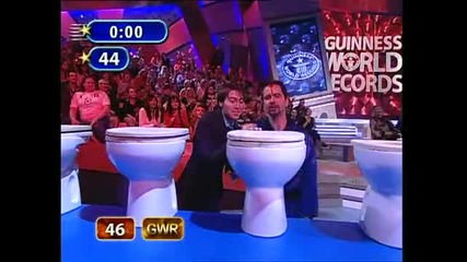 Най-много тоалетни чинии счупени с глава за една минута ! Guinness World Record