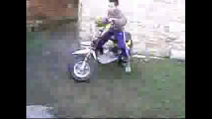 Две Момчета Се Забавляват