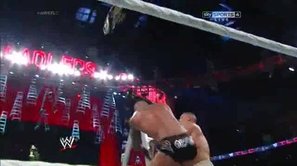 Сина срещу Ортън (мач за титлите в тежка категория и за титлата на федерацията) Маси Стълби Столовe