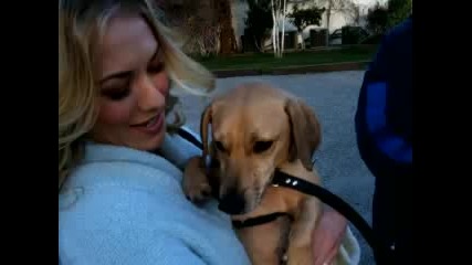Chuck предава лайв снимачната площадка, Yvonne Strahovski