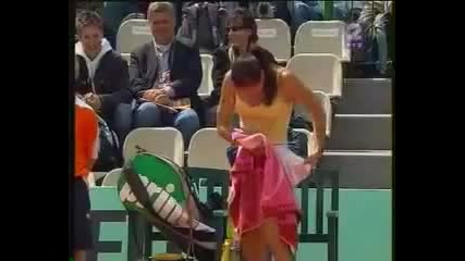 Вижте как Jelena Jankovic си сменя гащите пред публиката