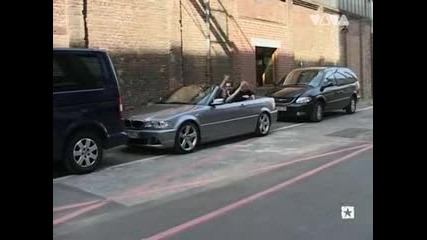 Avril Lavigne Паркира бмв Си