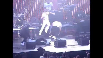 Live!!! Justin Bieber - Love me 2010