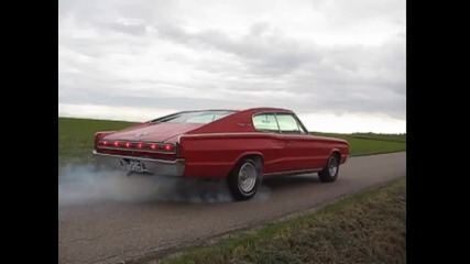 Dodge Charger 1967 - Burnout & Sound