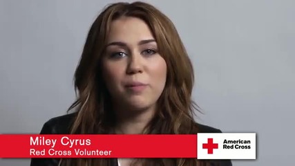 Майли участва в фондация - Червен кръст.