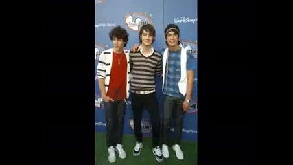 Jonas Brothers - Just Friends + Pics