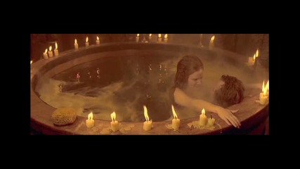 Jennifer Jason Leigh - Flesh & Blood (hot-tub frontal)
