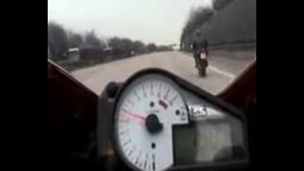 Yamaha R1 vs Suzuki Gsx - R 1000 