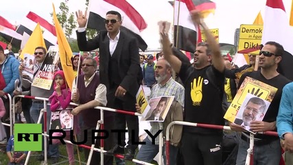 Germany: Morsi supporters swamp Chancellery as Sisi meets with Merkel