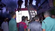 Армия и огнеборци гасиха 6 часа мощен пожар в Дака (ВИДЕО)