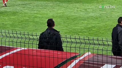 Георги Петков не се спира в заключителните секунди на мача