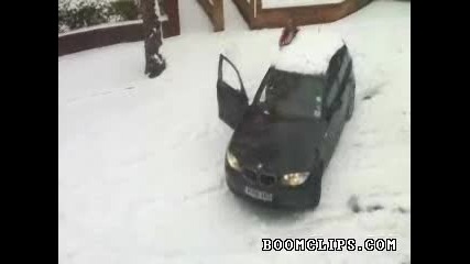 Жена срещу лед много смях