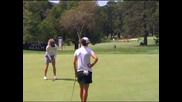 Кенгура на голф игрището - уникални кадри от Австралия