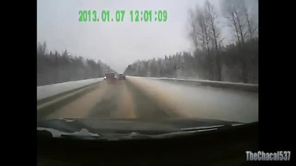Катастрофи с коли при зимни условия- Компилация 2013