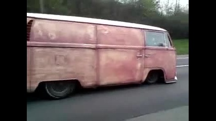 Адски нисък Volkswagen Bus T2 