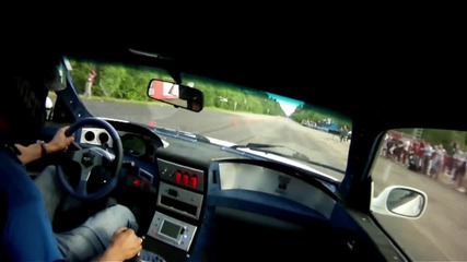 Bugatti Veyron vs Nissan Skyline Gt-r R34