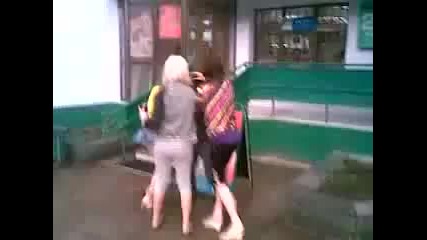 Руски кифли се бият пред аптека