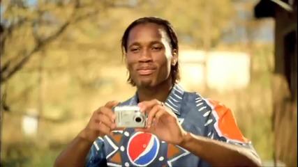 Дрогба се бъзика с Кака в реклама на Пепси 