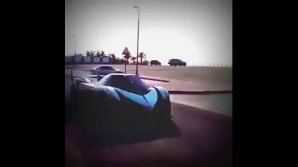 Първо видео на арабския суперкар с 5000 к.с. - Devel Sixteen