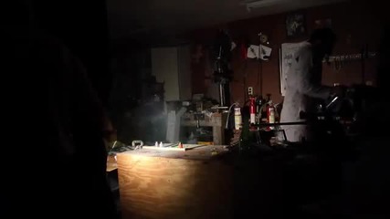 Взривяване на боички на забавен кадър